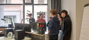 Visite des sudios à « Radio Méga »