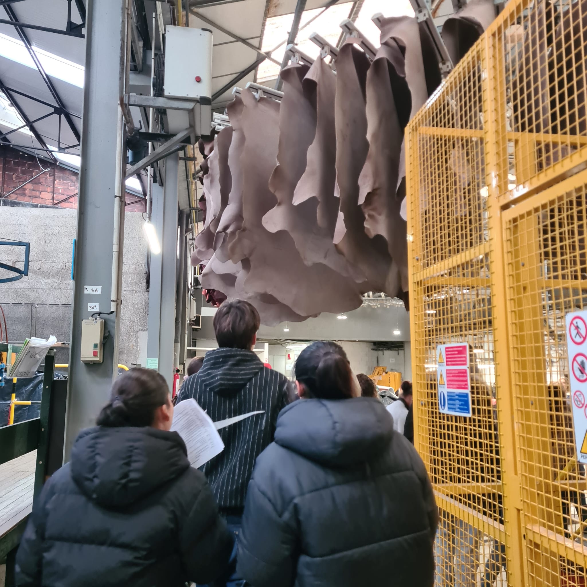 Les 2PM Cuir en visite chez nos voisins des Tanneries ROUX